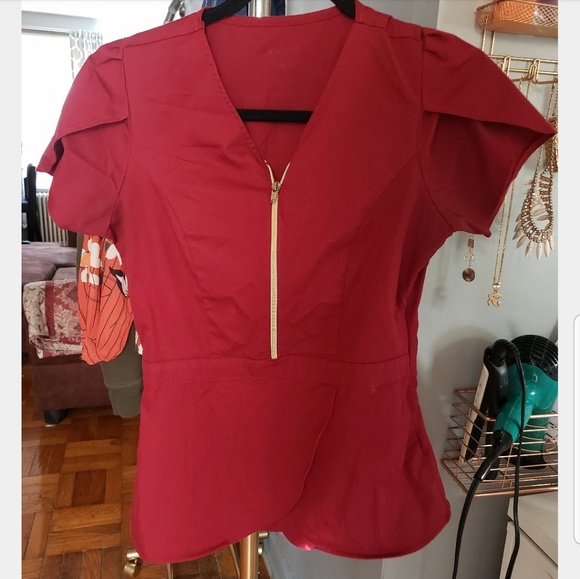 Jaanuu Rose Wine Tulip Scrub Top - Picture 3 of 4